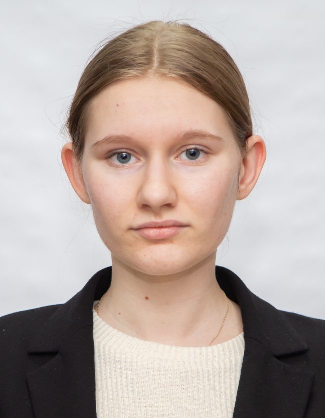 mikroekonomika-ta-makroekonomika_ivanova_foto